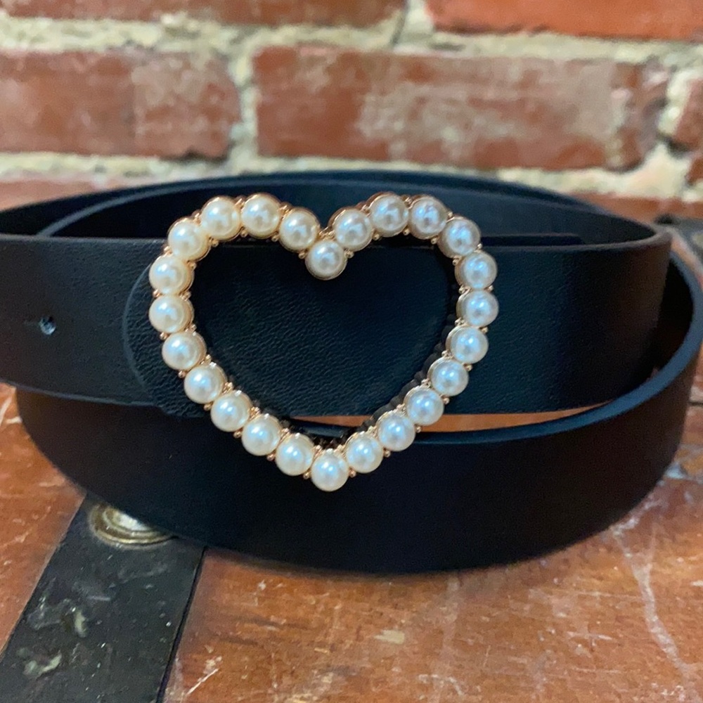 BLACK PEARL HEART 1.25" BELT